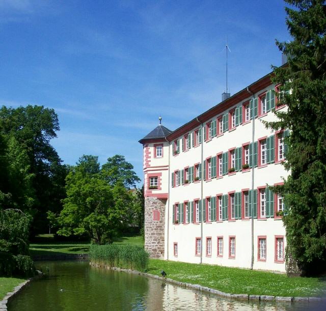 Das Schloss Eichtersheim ist ein Wasserschloss in Eichtersheim, einem Ortsteil der Gemeinde Angelbachtal im Rhein-Neckar-Kreis. Das Schloss wurde im 16. Jahrhundert durch die Herren von Venningen erbaut und erhielt im 18. Jahrhundert sein heutiges Aussehen.