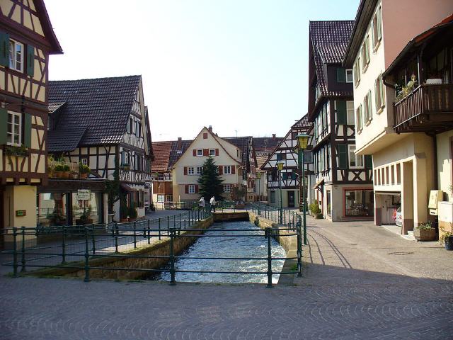 Oberkirch liegt am Rande der Oberrheinischen Tiefebene am Eingang des Renchtals in den Schwarzwald.