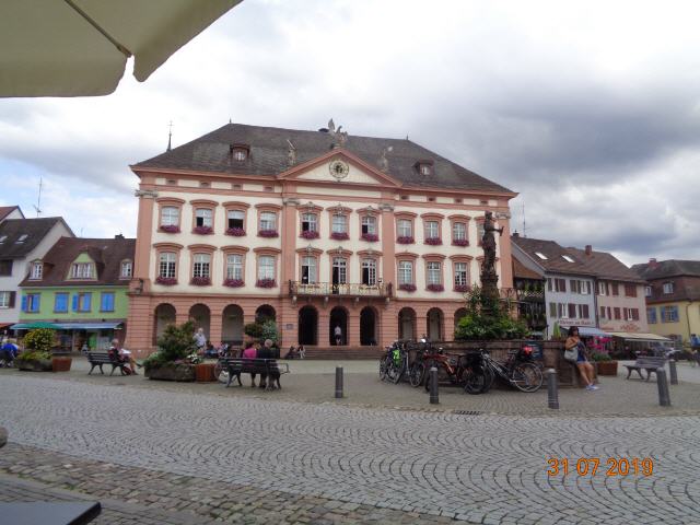 Gengenbach ist eine Stadt im Ortenaukreis in Baden-Württemberg und eine ehemalige Reichsstadt. Sie liegt im vorderen Kinzigtal im Schwarzwald.