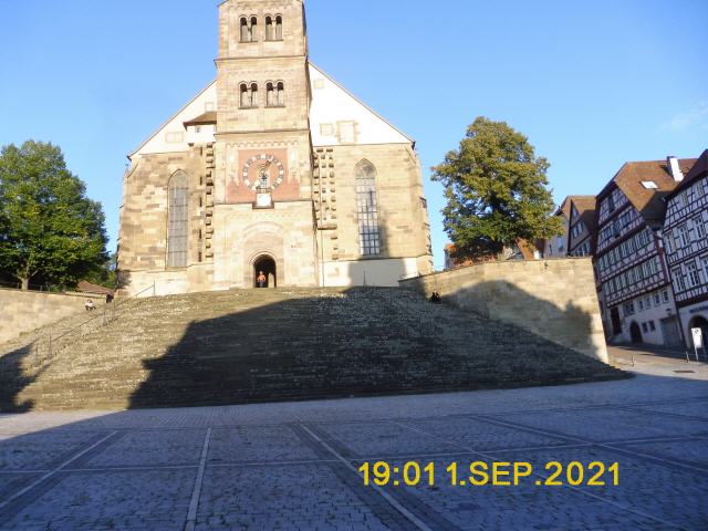 Schwäbisch Hall (18021934 offiziell nur Hall  wie bis heute umgangssprachlich) ist eine Stadt im fränkisch geprägten Nordosten Baden-Württembergs etwa 37 km östlich von Heilbronn und 60 km nordöstlich von Stuttgart. Sie ist der Kreissitz und die größte Stadt des Landkreises Schwäbisch Hall und bildet ein Mittelzentrum in der Region Heilbronn-Franken.