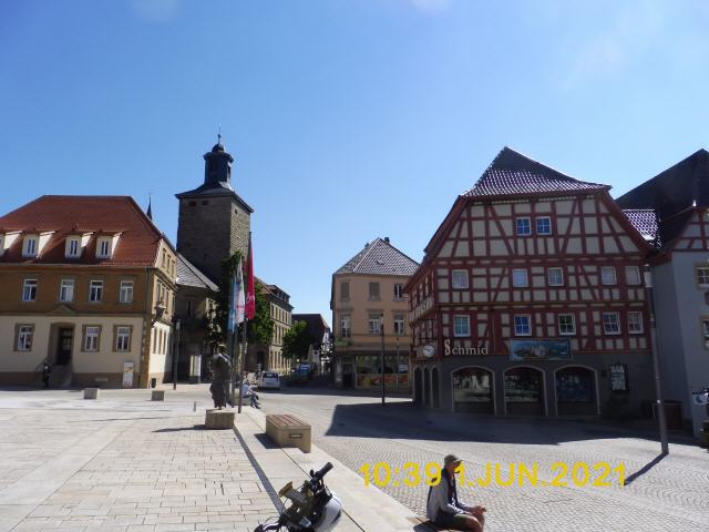Eppingen  ist eine Stadt im Nordwesten Baden-W&uuml;rttembergs. Sie geh&ouml;rt zum Regionalverband Heilbronn-Franken. Sie liegt etwa 22 Kilometer westlich von Heilbronn, 34 km s&uuml;d&ouml;stlich von Heidelberg und etwa 41 Kilometer nord&ouml;stlich von Karlsruhe. Sie geh&ouml;rt zum Mittelbereich um Heilbronn innerhalb des gleichnamigen Oberzentrums.