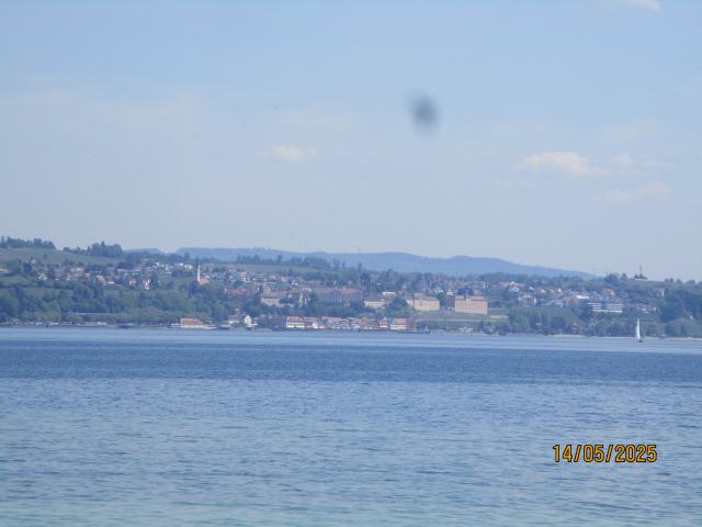 Der Bodanr&uuml;ck ist als Molasser&uuml;cken eine 112 km� gro&szlig;e und maximal 693,4 m &uuml;. NHN hohe Halbinsel, die den Nordwestteil des Bodensees in den &Uuml;berlinger See und den Untersee teilt. Er liegt im Landkreis Konstanz im S&uuml;den von Baden-W&uuml;rttemberg (Deutschland). Im engeren Sinn versteht man unter dem Bodanr&uuml;ck die h&ouml;her liegenden Teile der Halbinsel