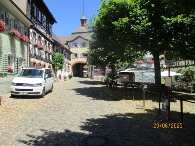 Burkheim am Kaiserstuhl (fr&uuml;her: Burkheim am Rhein) ist eine Teilgemeinde der Stadt Vogtsburg im Kaiserstuhl und liegt am Westrand des Kaiserstuhls. Bekannt ist Burkheim vor allem f&uuml;r seine historische Altstadt und seinen Wein. Bis zur Gemeindereform am 1. Januar 1975 hatte Burkheim ein eigenes Stadtrecht. Dieses wurde an die neue Gemeinde Vogtsburg &uuml;bertragen.